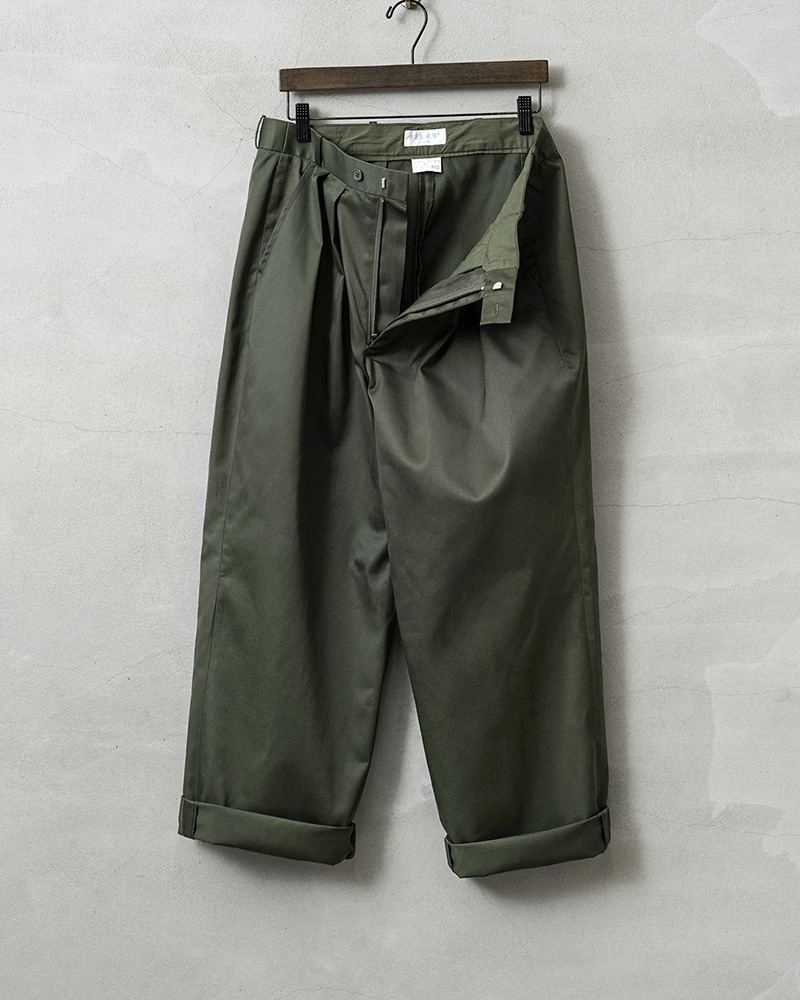 WAIPER.inc 実物 新品 デッドストック フランス軍 リメイク T/Cツイル DEEP TWO TUCK トラウザーズ OLIVE【Cx】【I】 ミリタリー 卸売 仕入れ 問屋 WAIPER.inc 実物 新品 デッドストック
